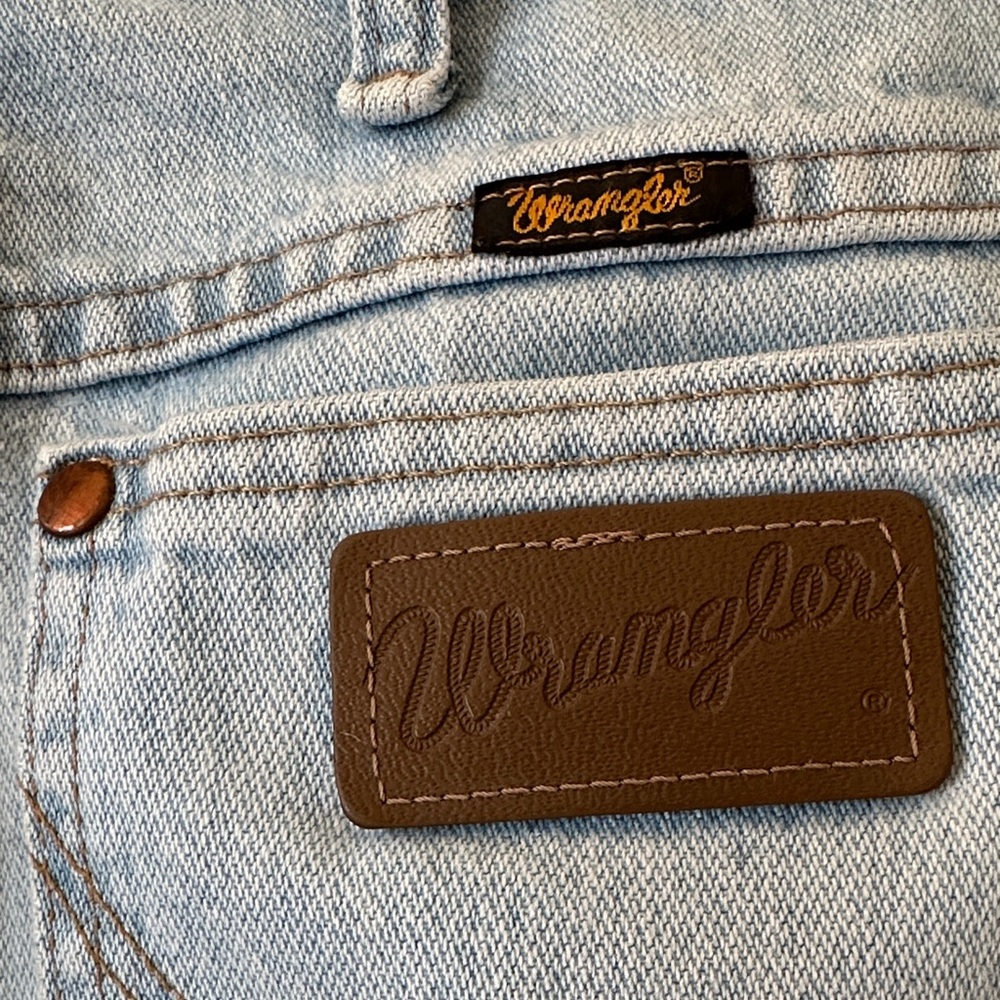 Wrangler Women's Classic Light Blue Straight Leg Jeans